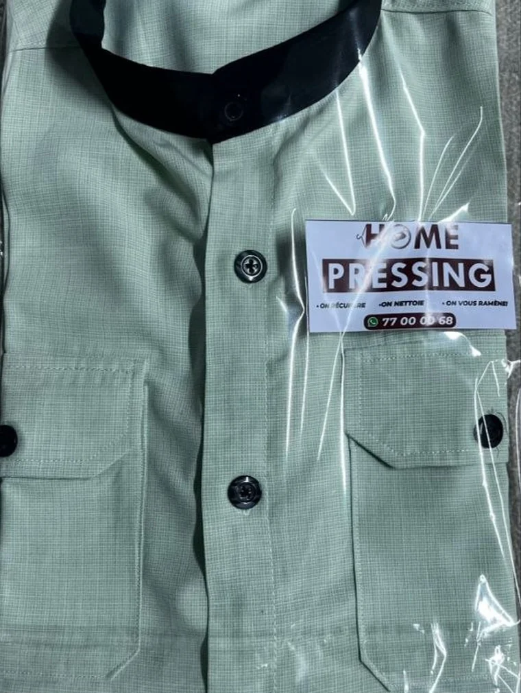 Veste verte emballée sous housse
