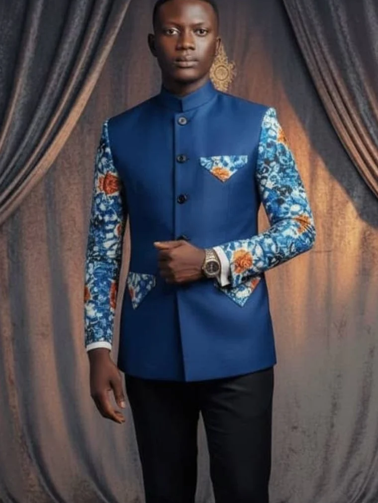 Veste sur mesure bleue à manches imprimées